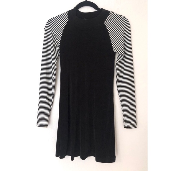 Betsey Johnson Dresses & Skirts - Betsy Johnson Size 4 Black & White Stretchy Dress